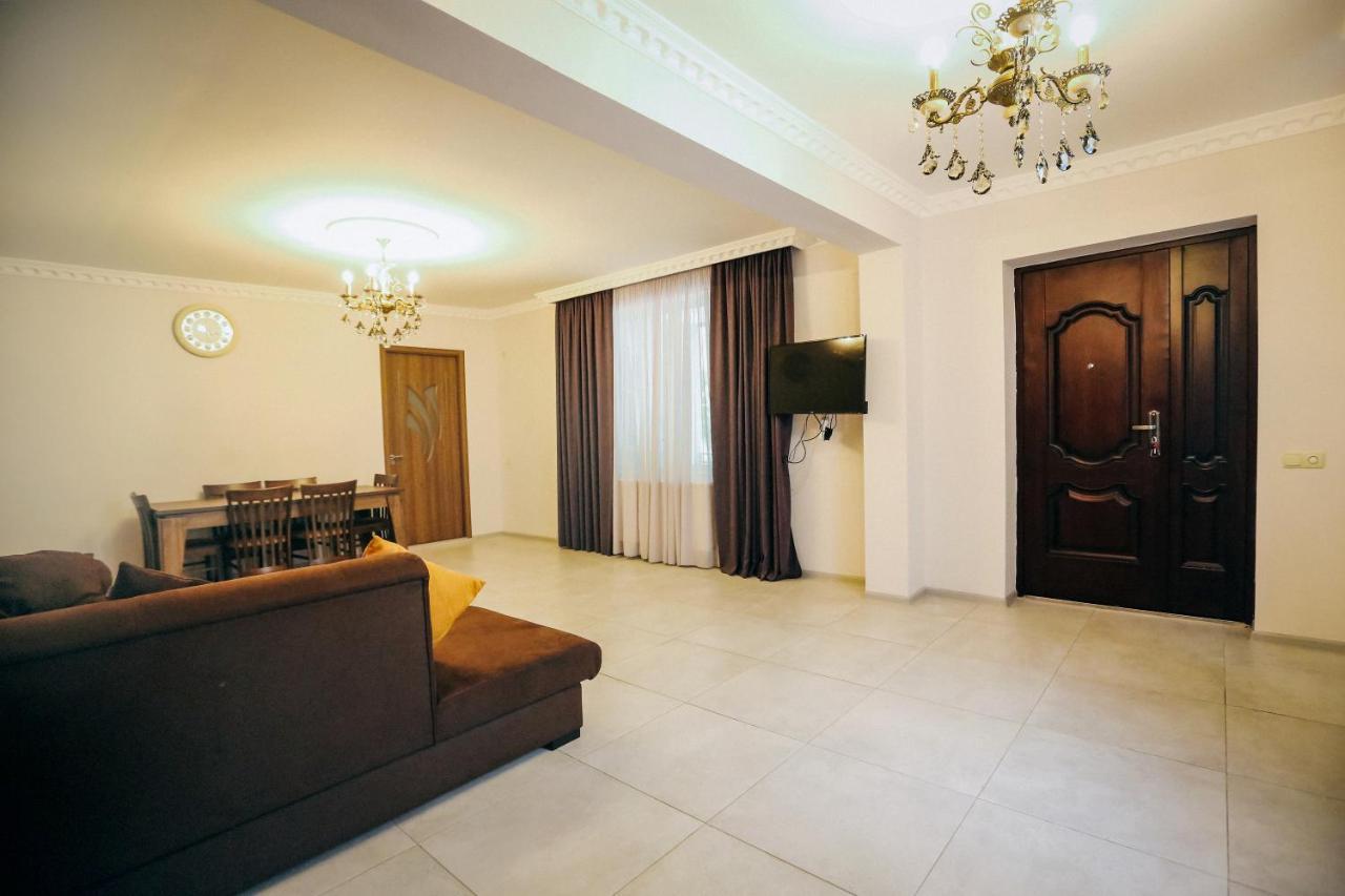 Bebo Babu Guest House Кутаиси Экстерьер фото